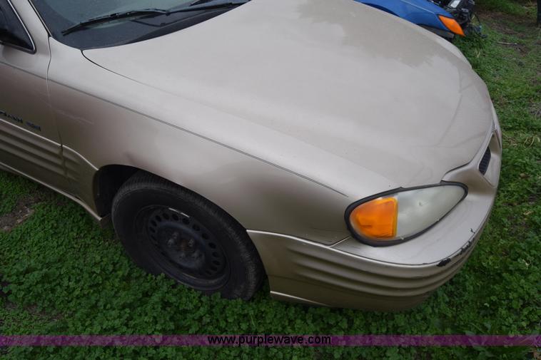 image for item J7021 2002 Pontiac Grand AM SE