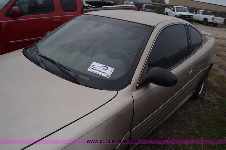 image for item J7021 2002 Pontiac Grand AM SE