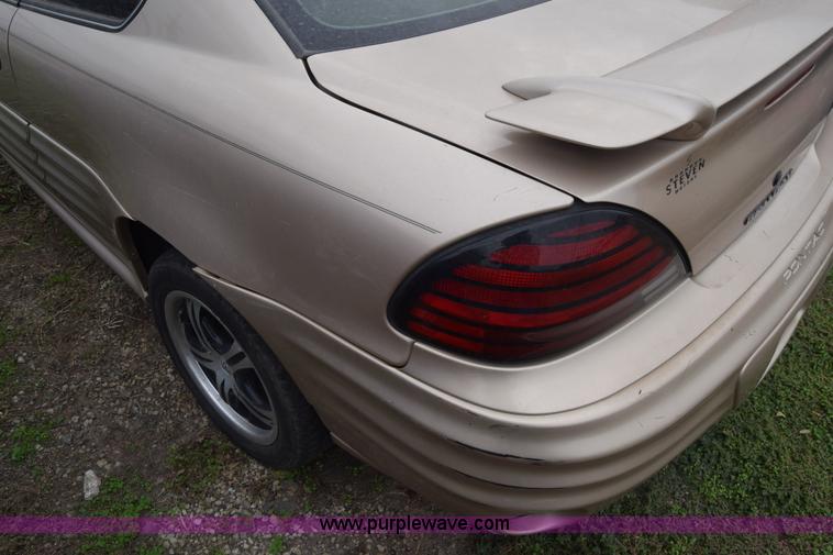 image for item J7021 2002 Pontiac Grand AM SE