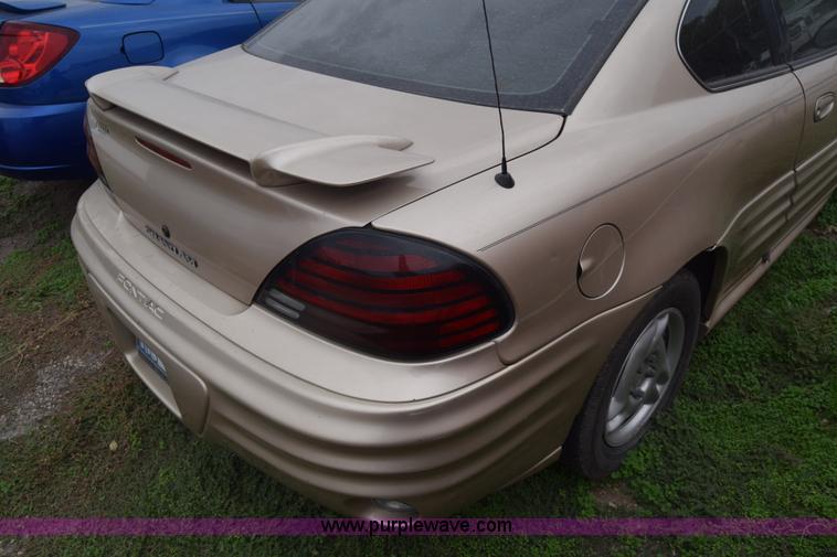 image for item J7021 2002 Pontiac Grand AM SE