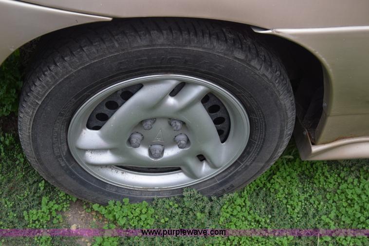 image for item J7021 2002 Pontiac Grand AM SE