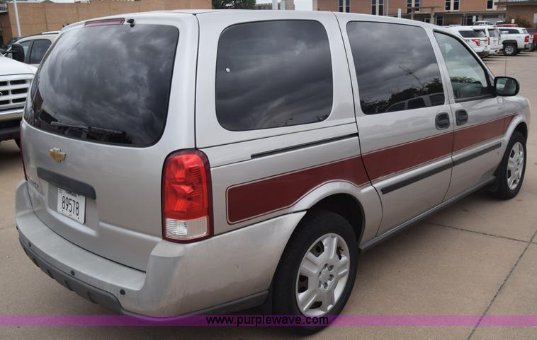 image for item J7079 2006 Chevrolet Uplander EXT LS van