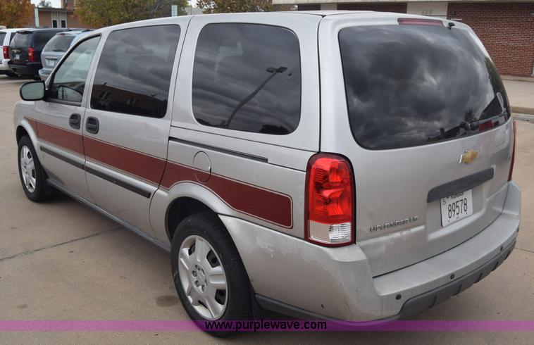 image for item J7079 2006 Chevrolet Uplander EXT LS van
