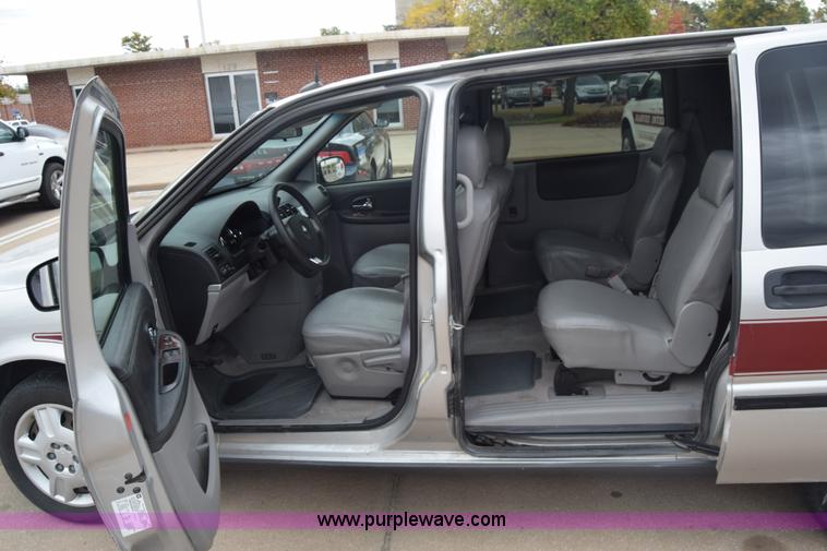 image for item J7079 2006 Chevrolet Uplander EXT LS van