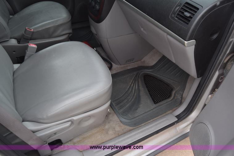 image for item J7079 2006 Chevrolet Uplander EXT LS van