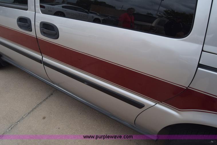 image for item J7079 2006 Chevrolet Uplander EXT LS van