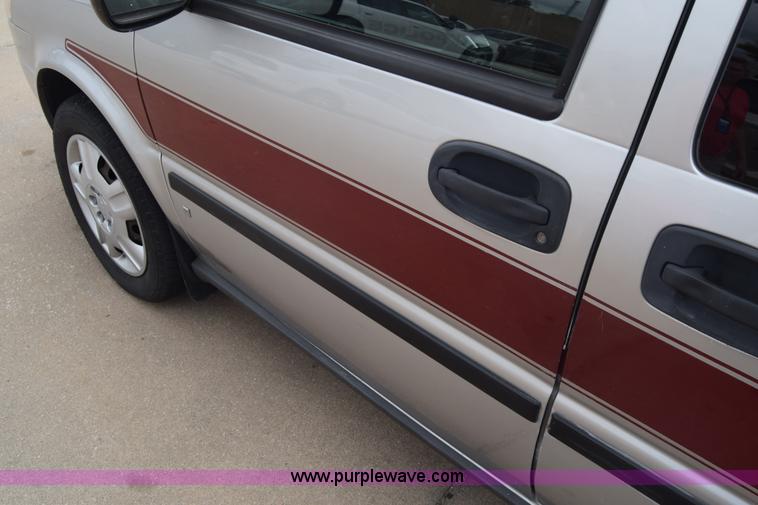 image for item J7079 2006 Chevrolet Uplander EXT LS van