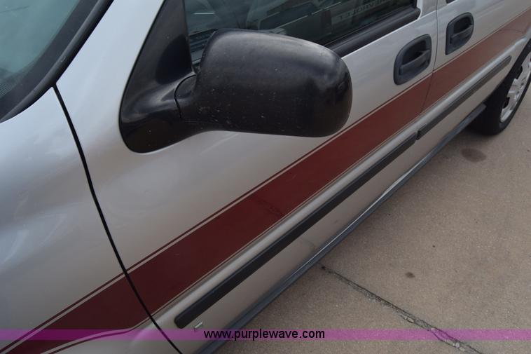 image for item J7079 2006 Chevrolet Uplander EXT LS van