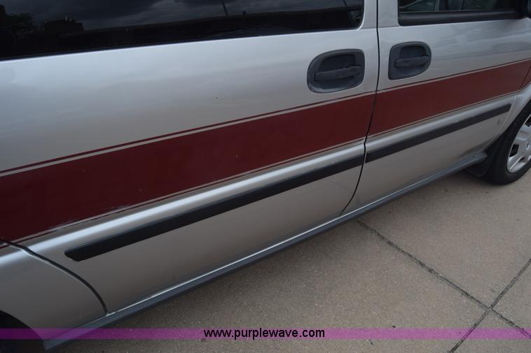 image for item J7079 2006 Chevrolet Uplander EXT LS van