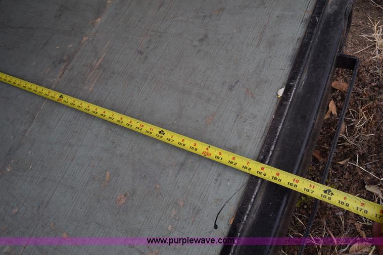 image for item J7169 1991 Carmate CM6140 enclosed cargo trailer