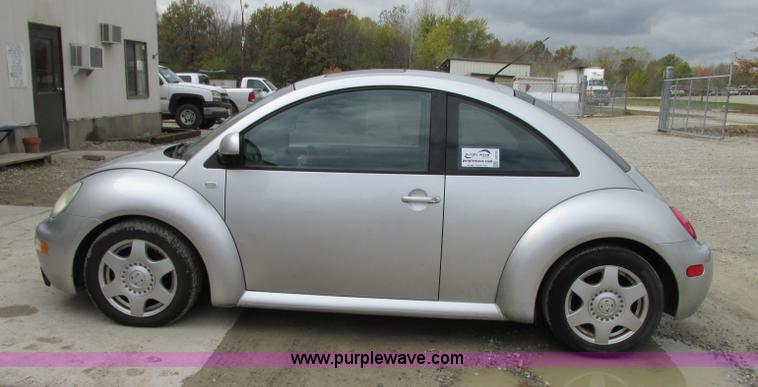 image for item J8733 2000 Volkswagen New Beetle GLX