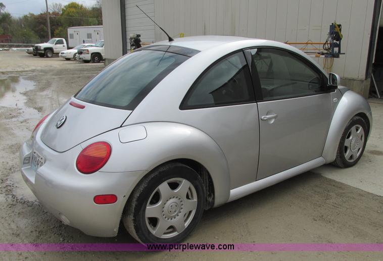image for item J8733 2000 Volkswagen New Beetle GLX