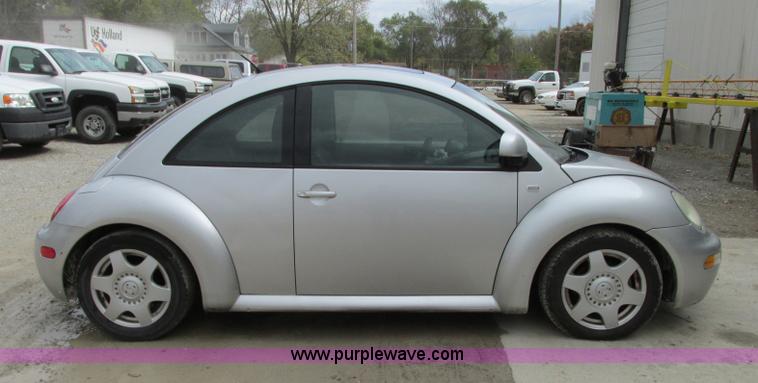 image for item J8733 2000 Volkswagen New Beetle GLX