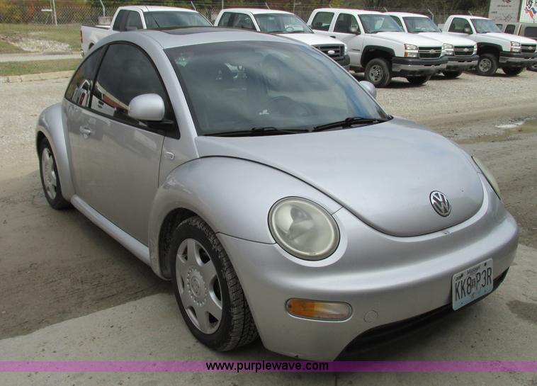 image for item J8733 2000 Volkswagen New Beetle GLX
