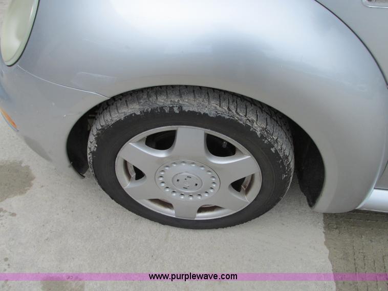 image for item J8733 2000 Volkswagen New Beetle GLX