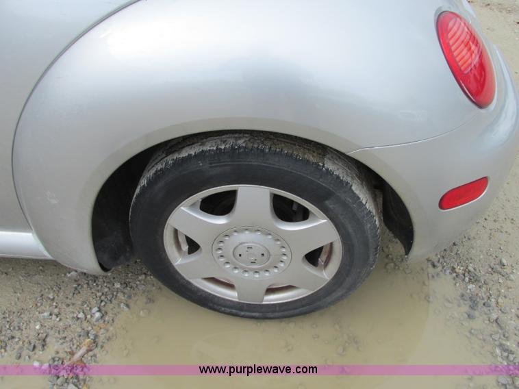 image for item J8733 2000 Volkswagen New Beetle GLX