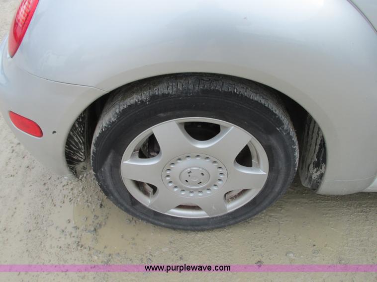 image for item J8733 2000 Volkswagen New Beetle GLX