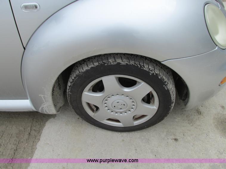 image for item J8733 2000 Volkswagen New Beetle GLX