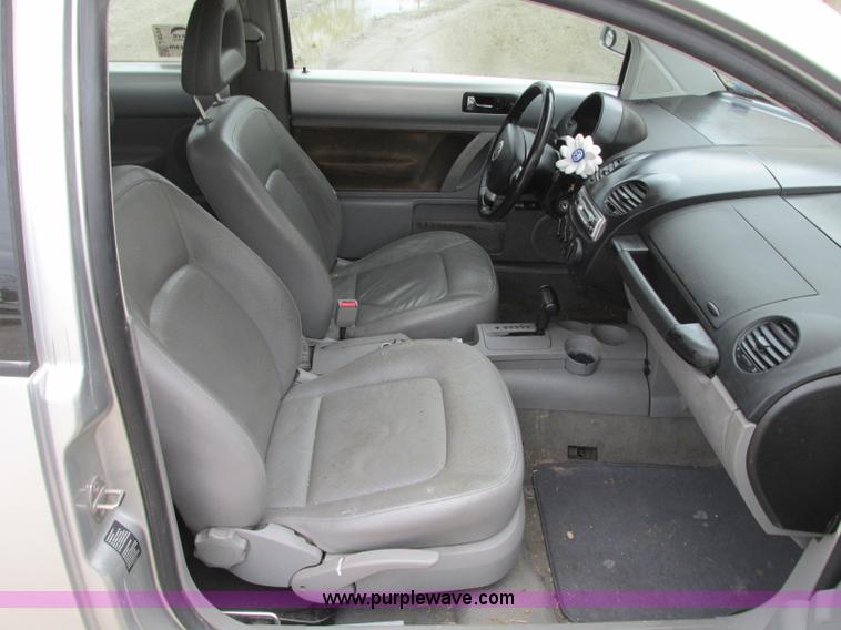 image for item J8733 2000 Volkswagen New Beetle GLX