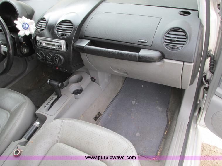 image for item J8733 2000 Volkswagen New Beetle GLX