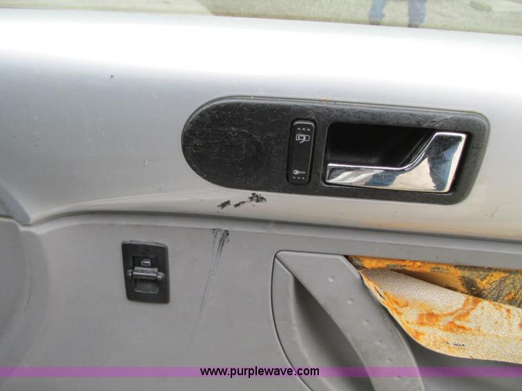 image for item J8733 2000 Volkswagen New Beetle GLX