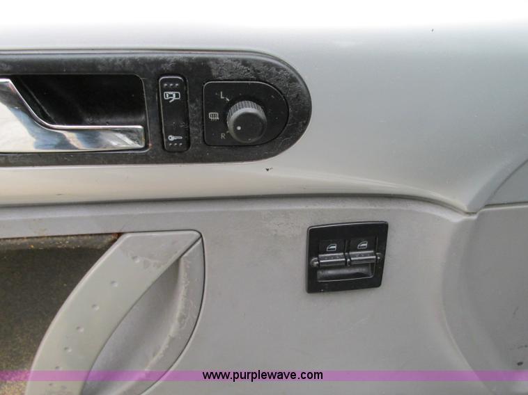 image for item J8733 2000 Volkswagen New Beetle GLX