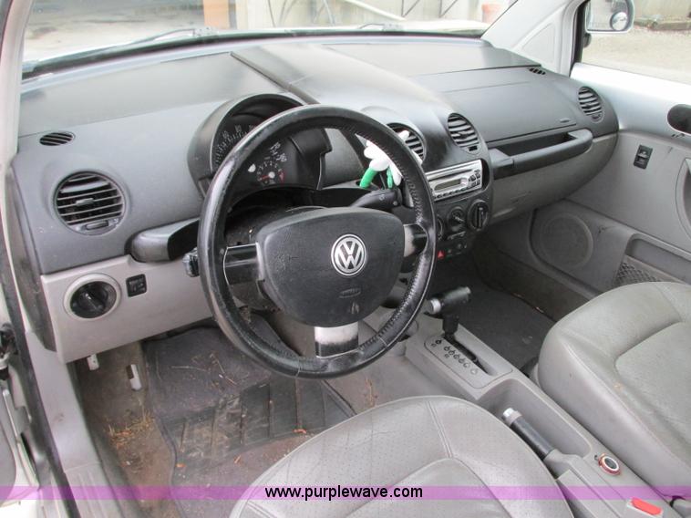 image for item J8733 2000 Volkswagen New Beetle GLX
