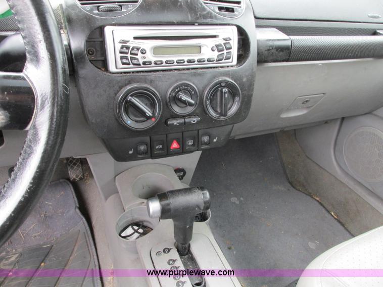 image for item J8733 2000 Volkswagen New Beetle GLX