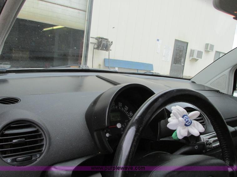 image for item J8733 2000 Volkswagen New Beetle GLX