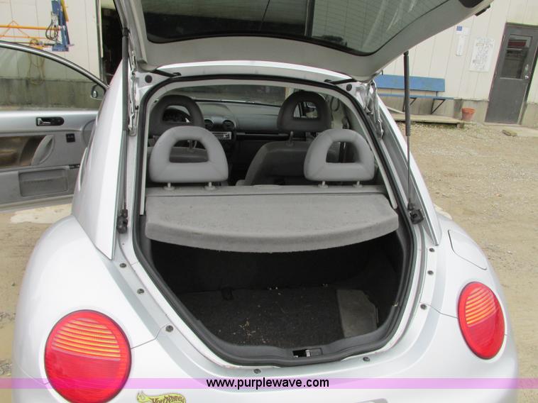 image for item J8733 2000 Volkswagen New Beetle GLX