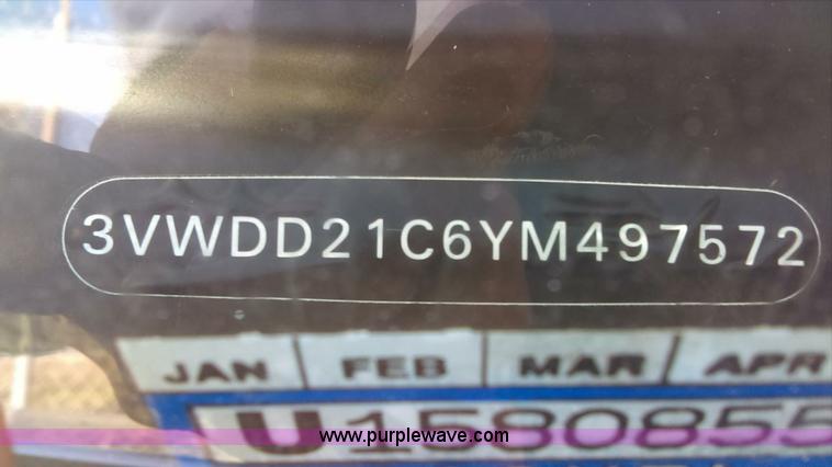 image for item J8733 2000 Volkswagen New Beetle GLX