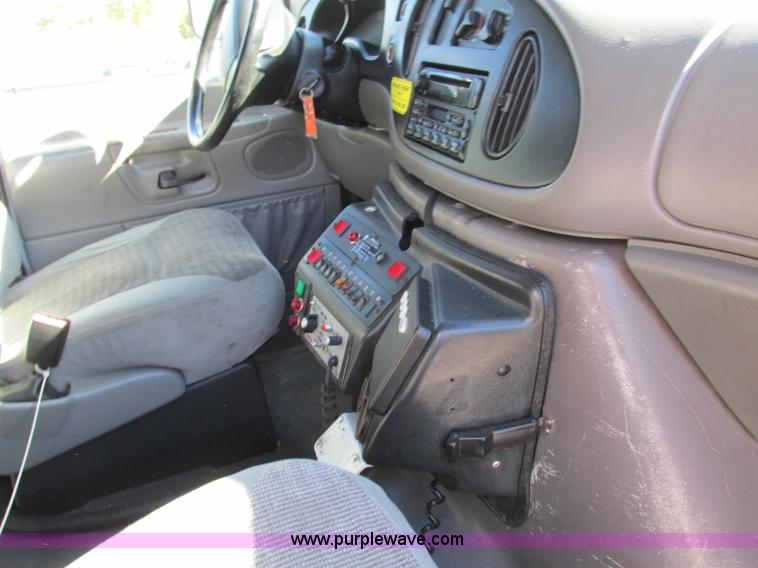 image for item J8734 2001 Ford 800 ambulance