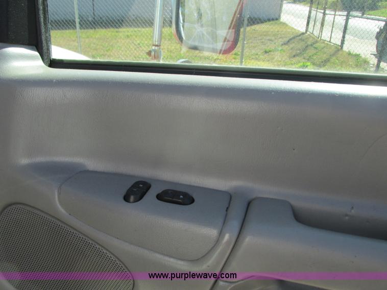 image for item J8734 2001 Ford 800 ambulance