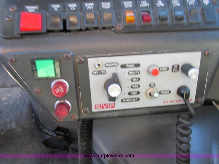 image for item J8734 2001 Ford 800 ambulance