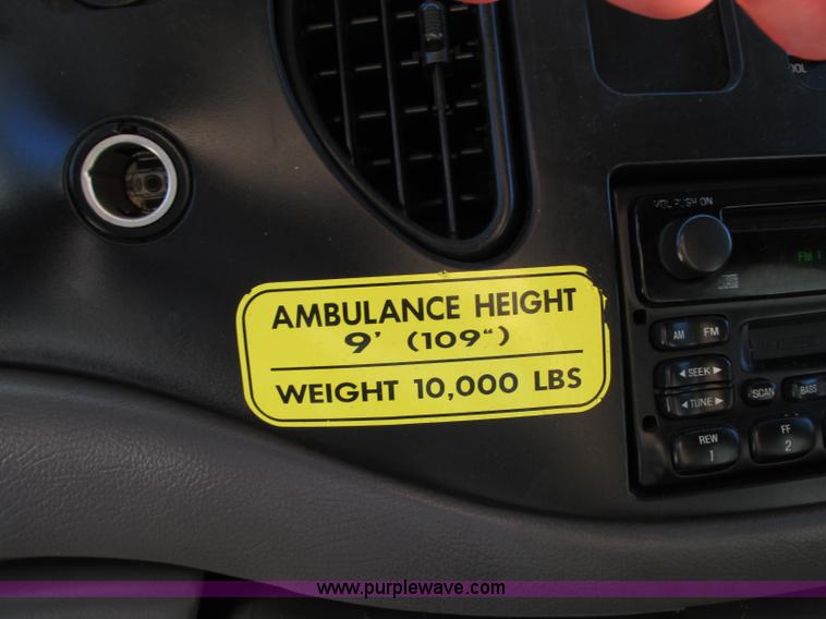 image for item J8734 2001 Ford 800 ambulance