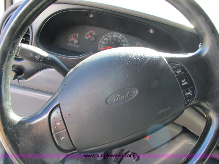 image for item J8734 2001 Ford 800 ambulance