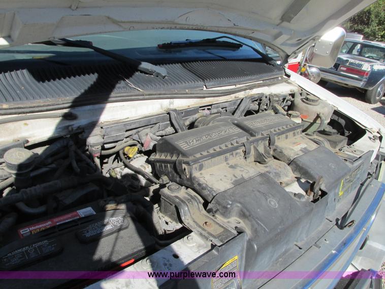 image for item J8734 2001 Ford 800 ambulance