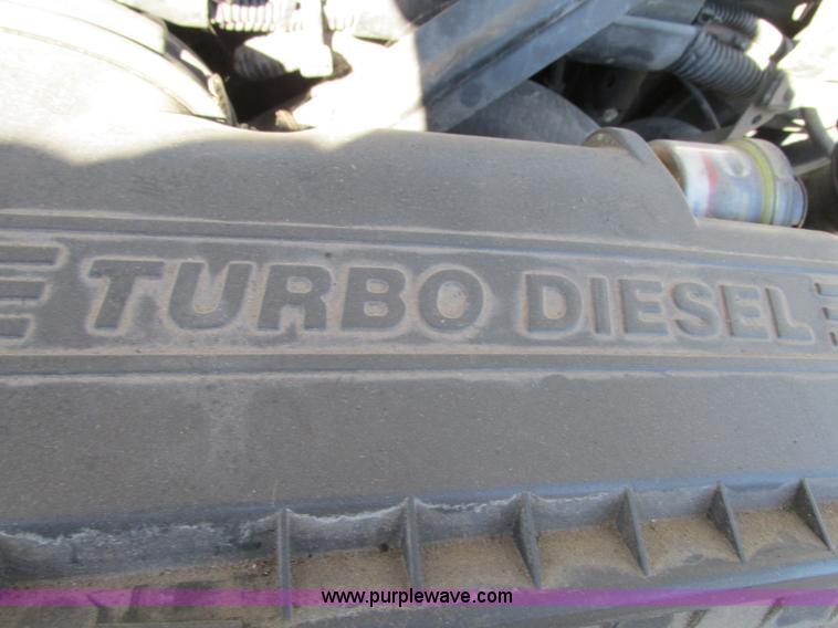 image for item J8734 2001 Ford 800 ambulance