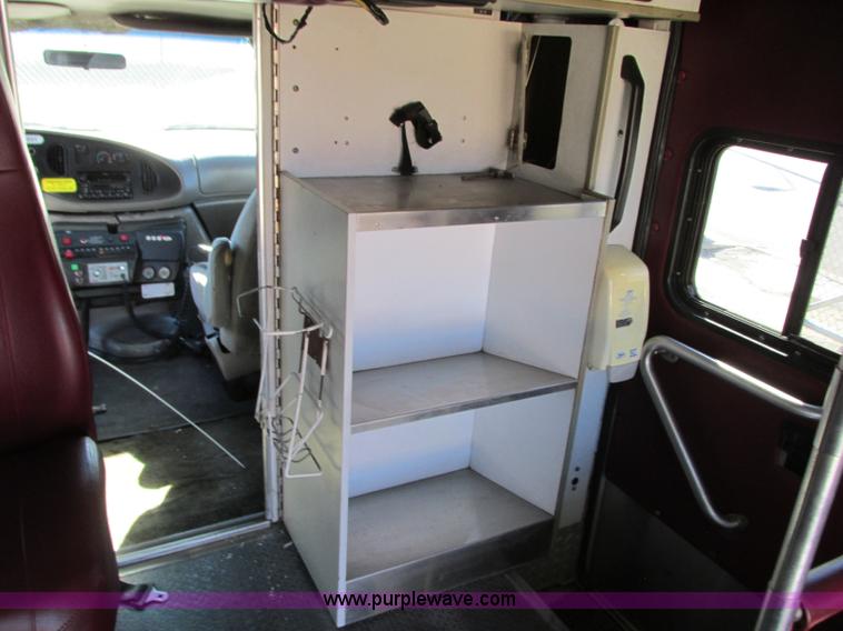 image for item J8734 2001 Ford 800 ambulance