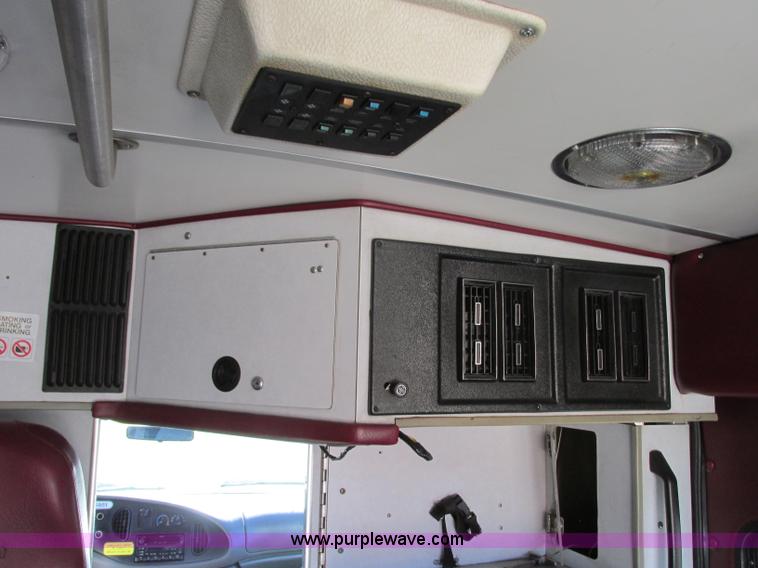 image for item J8734 2001 Ford 800 ambulance