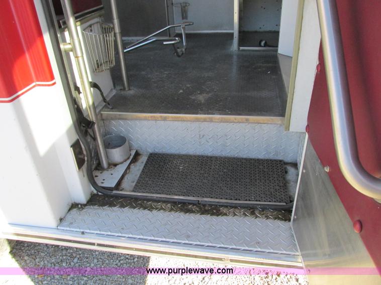 image for item J8734 2001 Ford 800 ambulance
