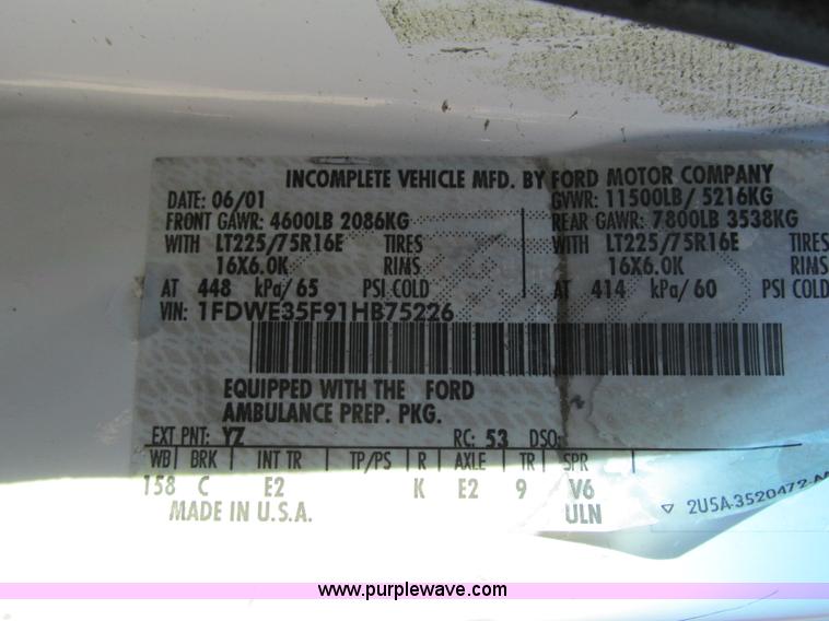 image for item J8734 2001 Ford 800 ambulance