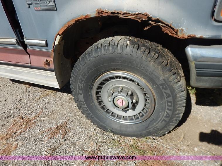 image for item K1743 1992 Ford F250 HD XLT pickup truck