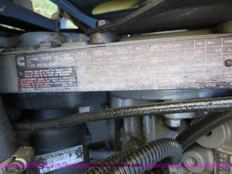 image for item L2424 1994 Ford F700 flatbed truck