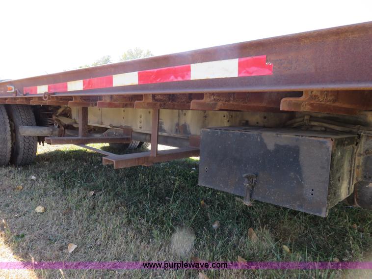 image for item L2424 1994 Ford F700 flatbed truck