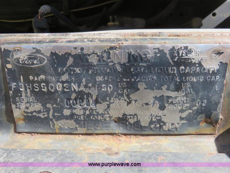 image for item L2424 1994 Ford F700 flatbed truck