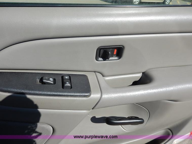 image for item L3508 2005 Chevrolet Tahoe SUV