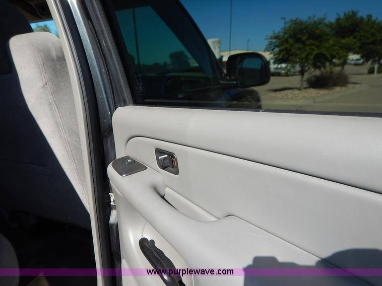 image for item L3508 2005 Chevrolet Tahoe SUV