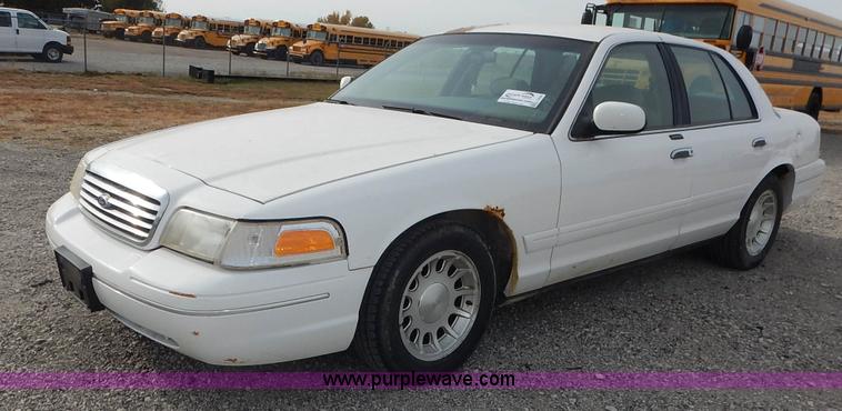 image for item L3530 2002 Ford Crown Victoria