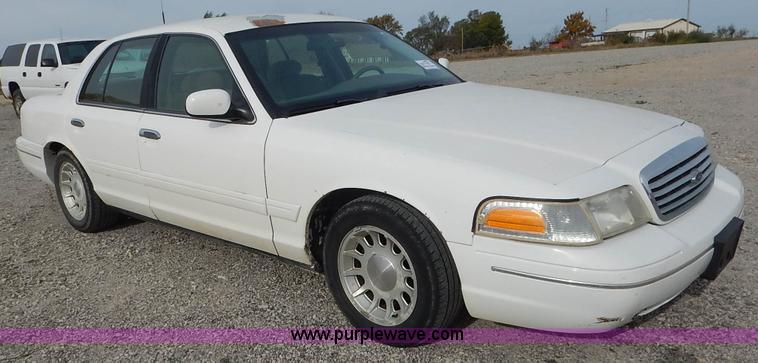 image for item L3530 2002 Ford Crown Victoria